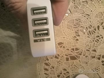 caricabatterie con uscite USB 