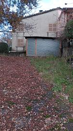 Villino trifamiliare stile rustico