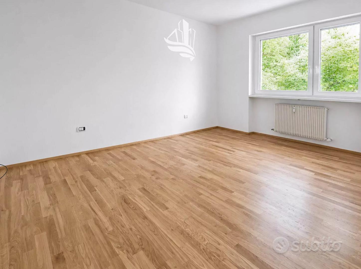 Bilocale ristrutturato con due balconi a Merano - Vista 5