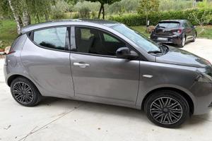 lancia y hybrid