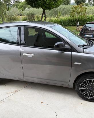 lancia y hybrid