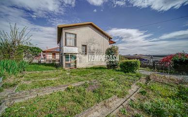 ALBIZZATE - VILLETTA SINGOLA CON GIARDINO