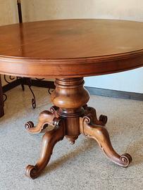 Tavolo in legno con 6 sedie 