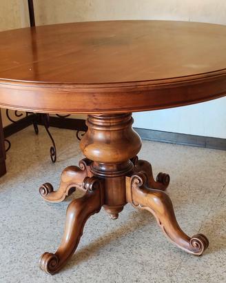 Tavolo in legno con 6 sedie 