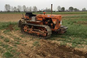 Trattore om 45 c a cingoli