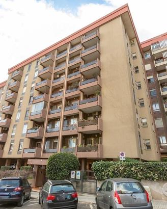 Ampio esavano con box auto privato