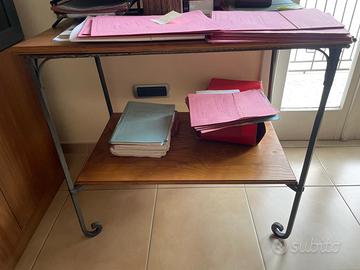 Tavolino in legno e ferro battuto