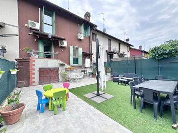 VILLA A SCHIERA A CASARILE