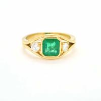 Anello in oro giallo con smeraldo ct 1,38 Zambia