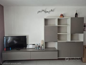 Arredamento come nuovo.