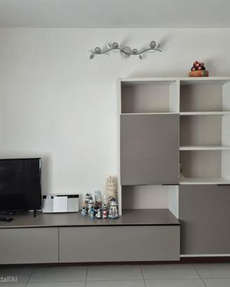 Arredamento come nuovo.