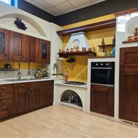 Cucina expo in muratura con anta massello noce