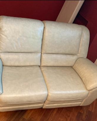 Divano in ecopelle con recliner