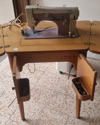 Macchina da cucire Necchi