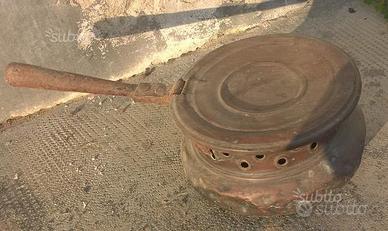 Vecchio scaldino per brace in rame