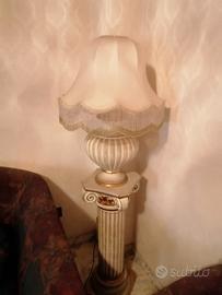 Lampada con colonna in pietra