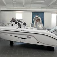 Ranieri International Shadow 20 deck