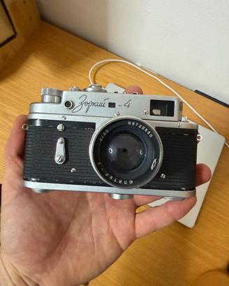 Macchina fotografica vintage con pellicola