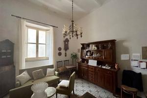 Casa indipendente di 219 m² con più di 5 locali a 