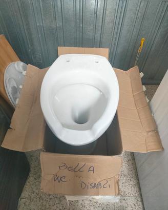 Vaso WC  a terra per disabili 