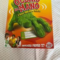 Occhio alla mano verde