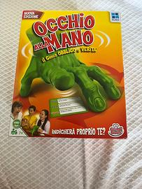 Occhio alla mano verde