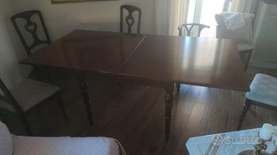 Tavolo + 4 sedie in legno