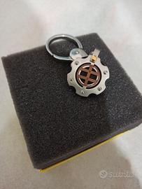 Portachiavi in acciaio e oro