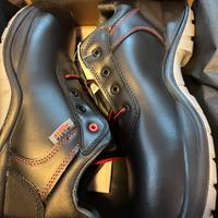 Scarpe da saldatori.