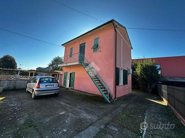 CASA INDIPENDENTE A CASTELNUOVO MAGRA