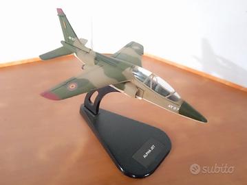 Modellino aereo in scala 1:100