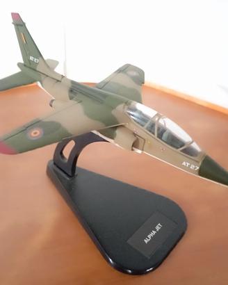 Modellino aereo in scala 1:100