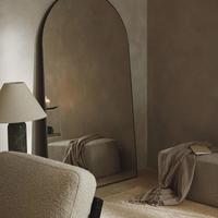 Specchio grande con cornice nera in metallo