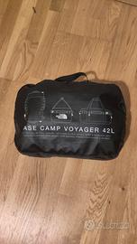 Borsone base camp voyager  North face 42L
