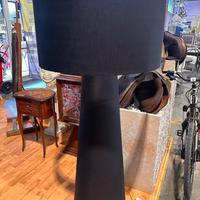 Lampada da terra design nera