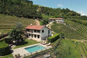 Rustico / Casale di 200 m² con più di 5 locali a D