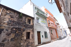 Casa singola indipendente su più livelli abitabile