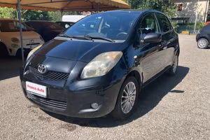 Toyota Yaris 1.3 5 port. OK NEOP. CAMBIO AUT.
