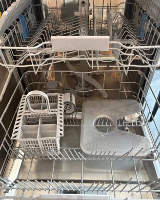 Lavastoviglie indesit