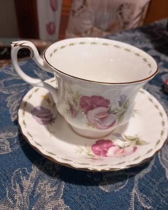 Tazza  con piattino da the Royal Albert. 