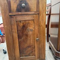 Comodino antico in noce – Arte Povera