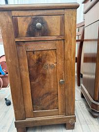 Comodino antico in noce – Arte Povera