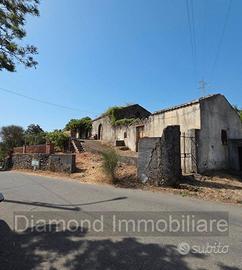 Rustico e palmento con terreno a Piedimonte Etneo
