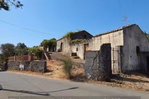 Rustico e palmento con terreno a Piedimonte Etneo