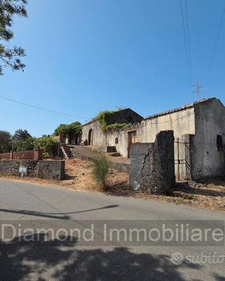 Rustico e palmento con terreno a Piedimonte Etneo