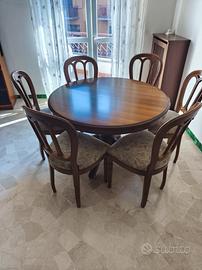 Tavolo in legno con 6 sedie