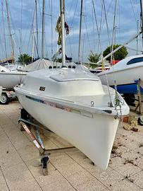 BARCA A VELA R18S