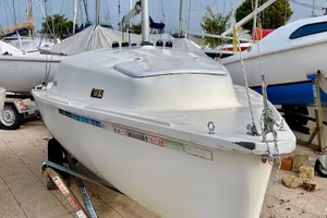 BARCA A VELA R18S
