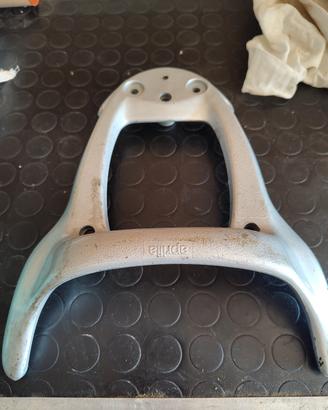 Portapacchi Maniglione posteriore Aprilia Scarabeo