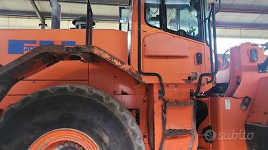 Pala gommata fiat hitachi w270